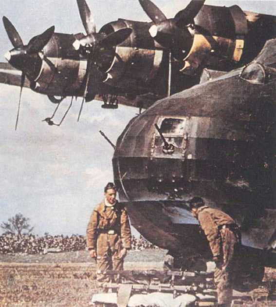 El morro de un Me 323 con dos de sus ametralladoras MG 34 de 7.92 mm
