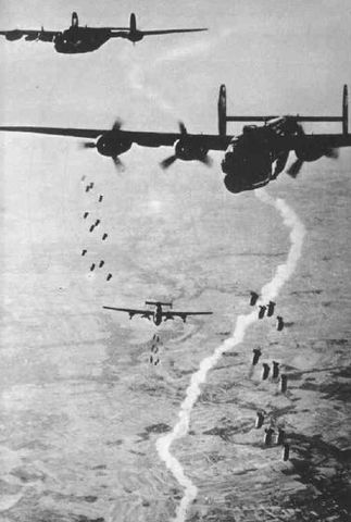 B-24 Liberators en misión de bombardeo