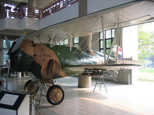 Curtiss BF2C Goshawk está en exhibición en el Royal Thai Air Force Museum en Bangkok, Tailandia