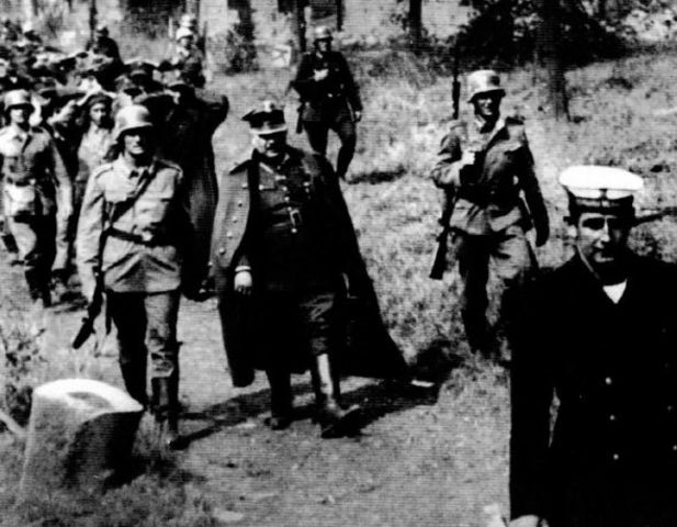 7 de septiembre de 1939. La guarnición polaca de Westerplatte en Danzig, se rinde a los alemanes después de varios días de asedio