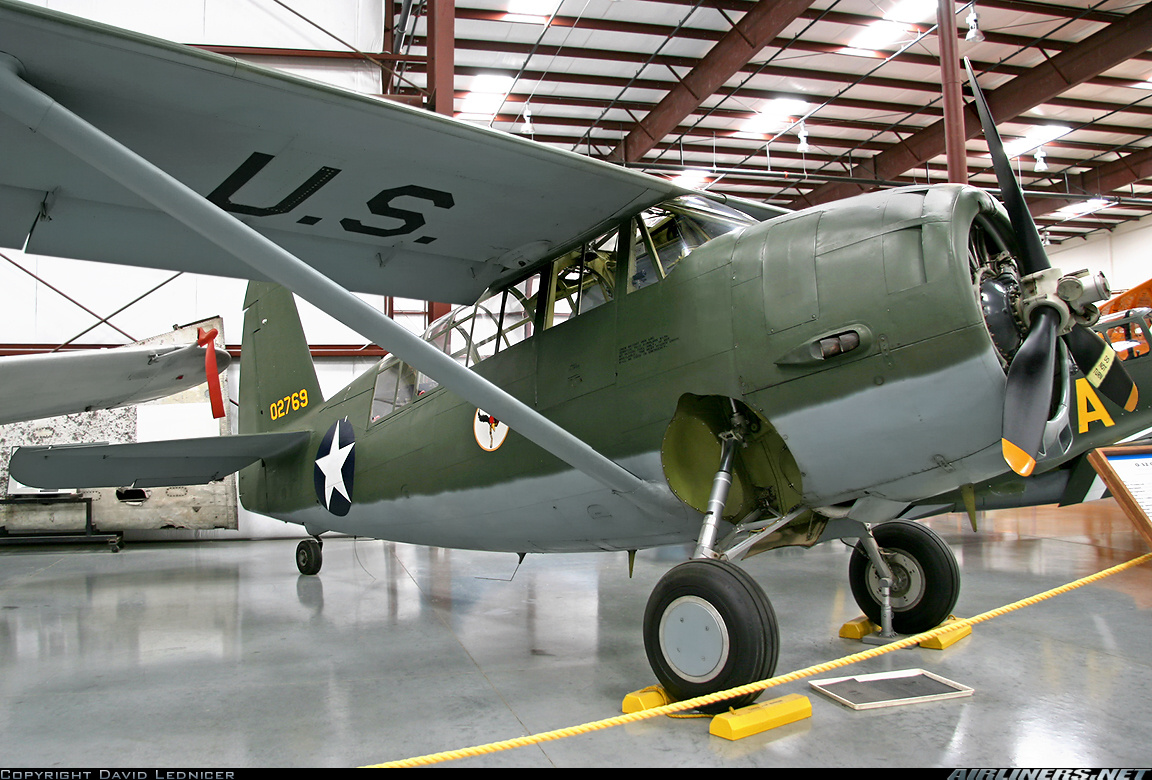 Curtiss O-52 Owl con número de Serie 40-2769 conservado en el Yanks Air Museum en Chino, California