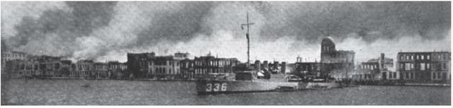 Imagen del incendio de Esmirna. Se aprecia el destructor americano USS Litchfield, en septiembre de 1922