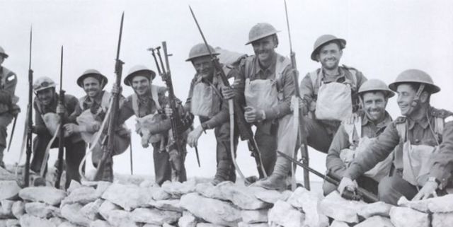 Soldados australianos en El Alamein