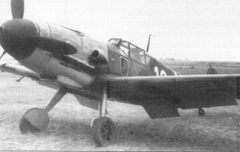 Messerschmitt BF 109 de la JG 52 en un aeródromo en la Unión Soviética. Verano de 1941