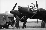 https://s7.postimg.cc/jr57q9a0n/Bf-110-van-de-ii-njg-wordt-van-brandstof-voorzien-de-foto-is-mog.jpg