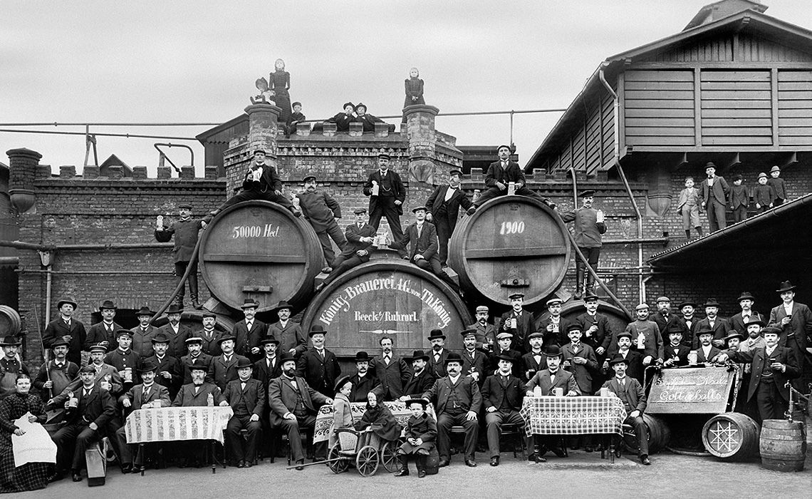 1900. Пивоварня в Англии 19 век. Старинная пивоварня. Старая пивоварня. Пиво в Англии 19 век.